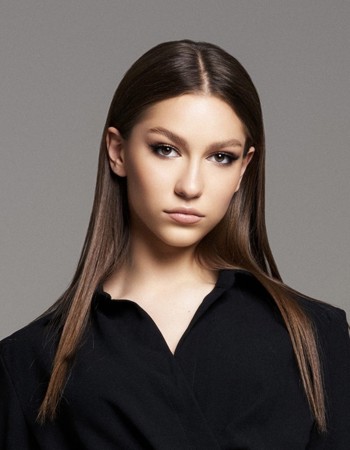 Profile picture of Andreea Sturzinschi